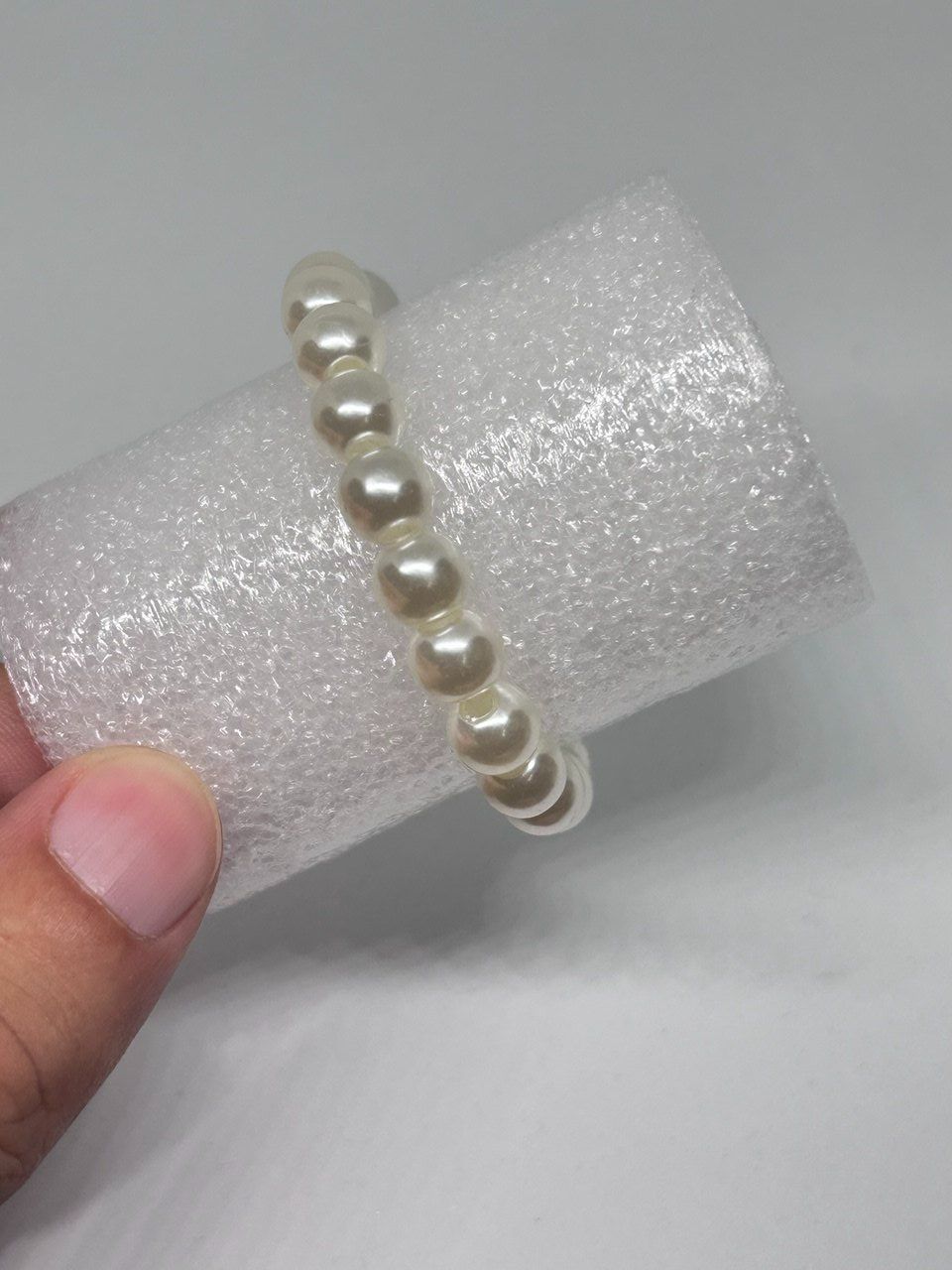 Bracciali & Braccialetti: Bracciale elastico con perle sintetiche bianche – Usato da Giubiasco venduto da LorisVale 2