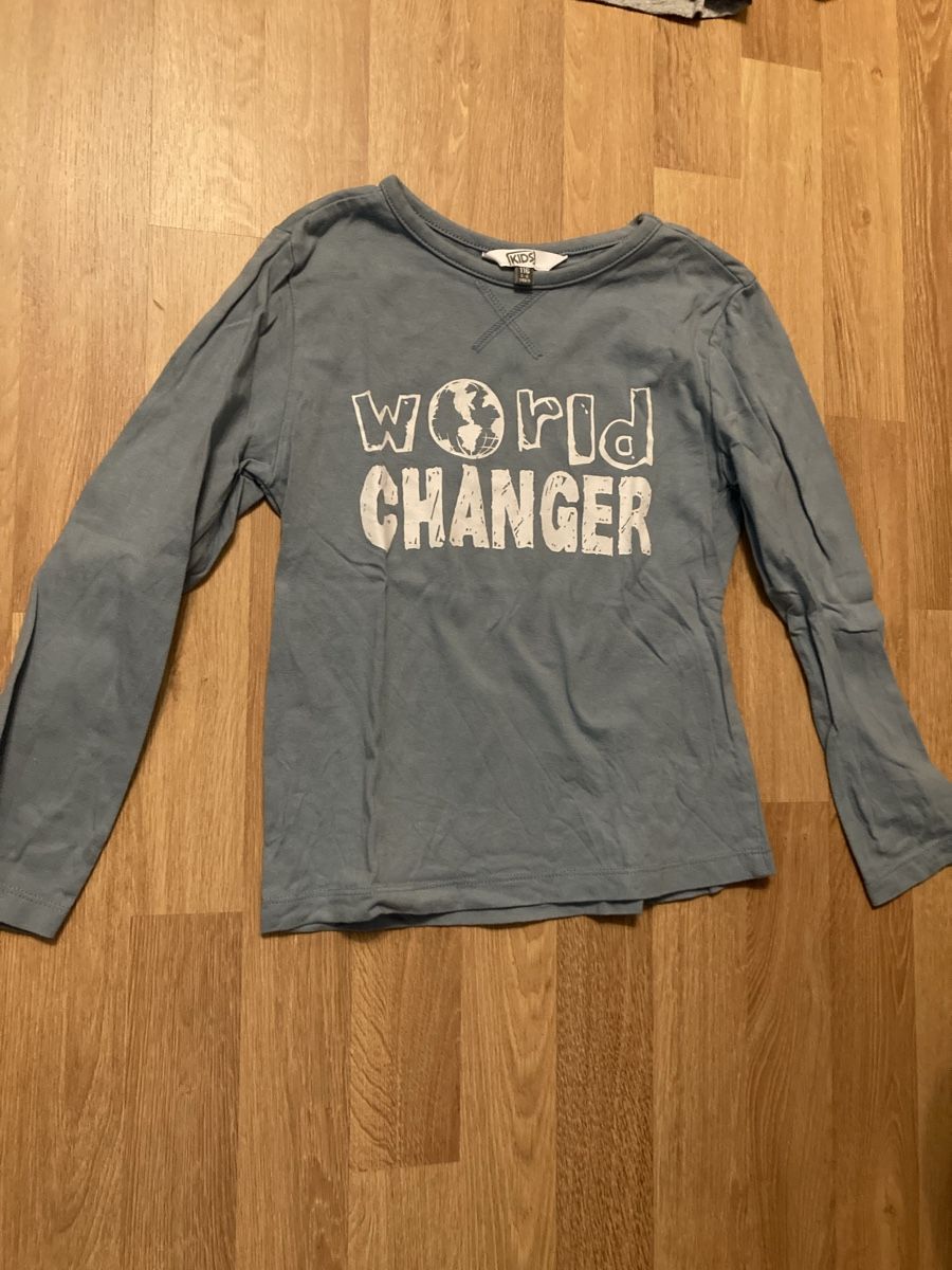 Hemden, T-Shirts & Polos: Kinder Langarmshirt Gr.116 – Gebraucht aus Emmenbrücke von JJ_89