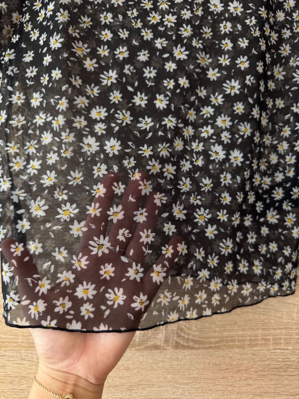 H&M Tops: Top noir fleuri transparent – Neuf (Voir description) à Montreux par Izapechee 2