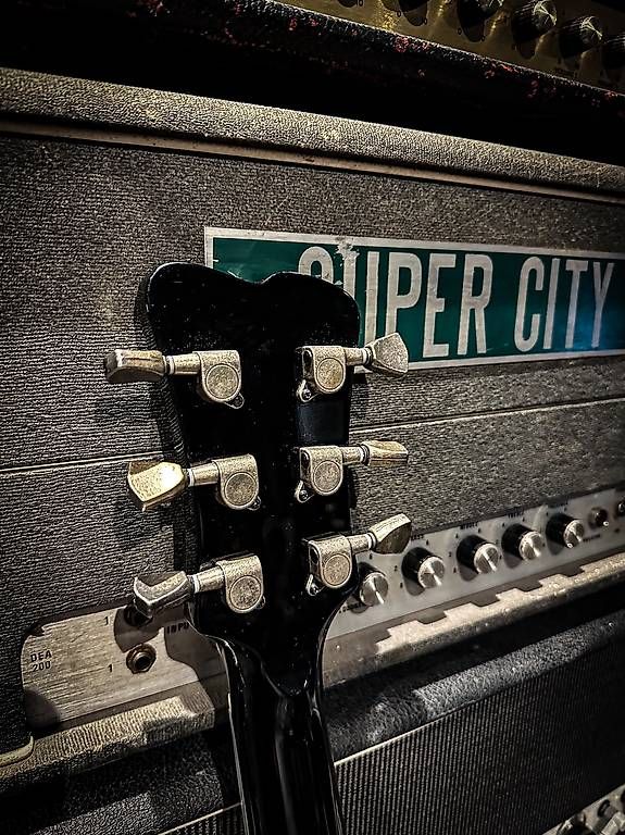 Strumenti musicali: James Trussart steel top – Usato da Montreux venduto da Alligator-AMPS 4