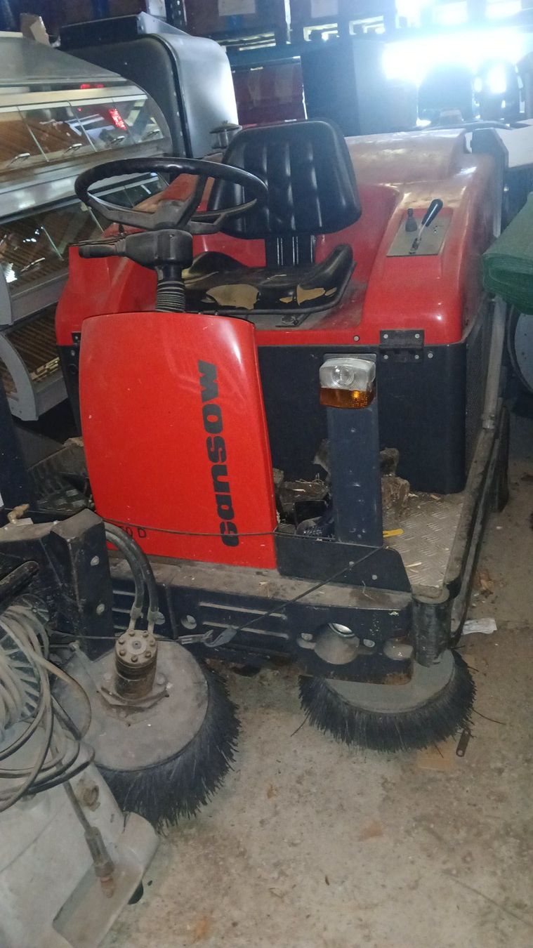 Alle Maschinen: Kehrmaschine Gansow 150D – Defekt aus Wallenwil von Luetolf-Technik 1