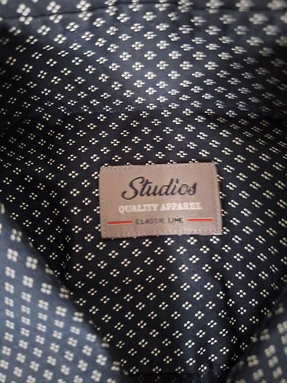 Camicette: Studios patterned shirt

Studios patterned shirt – Usato da Kriens venduto da Jeremyt05 3