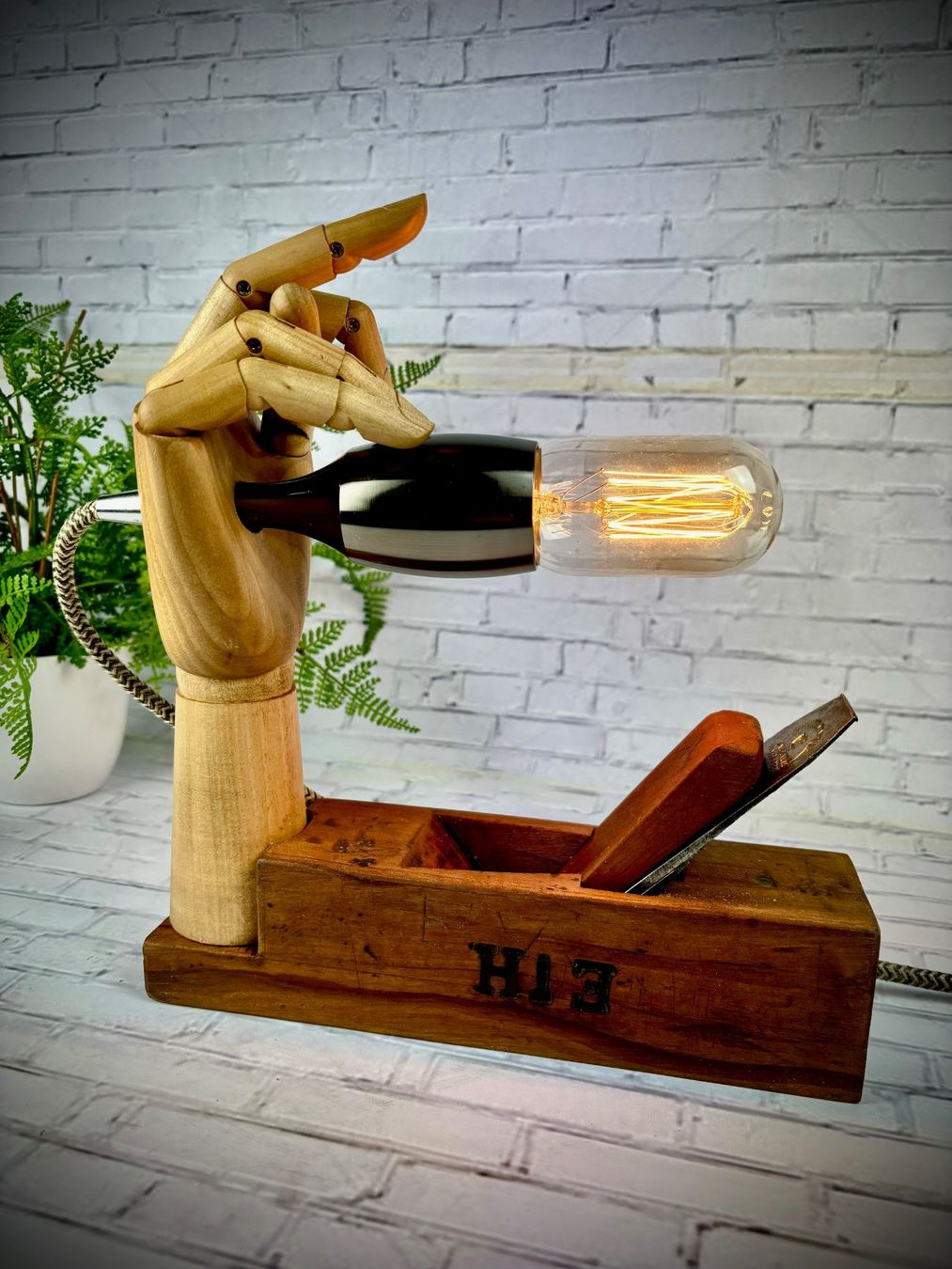 Lampen: Modell-Handhobel als Lichtobjekt – Gebraucht aus Langnau am Albis von vmff 2