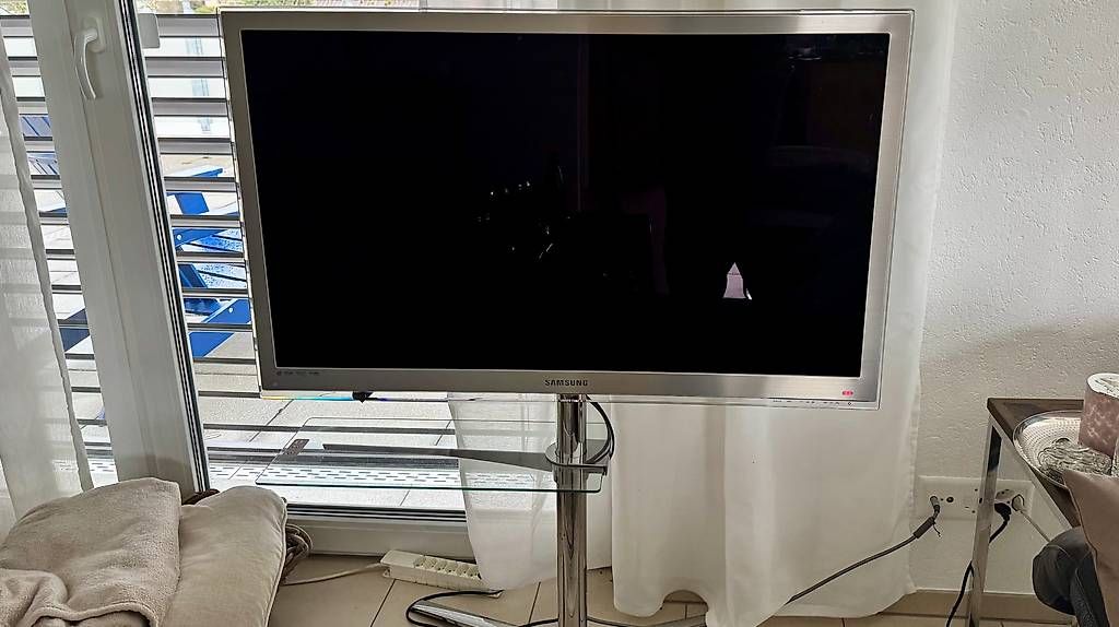 Samsung Televisori: SAMSUNG HD-TV 40" 2 x Ständer – Usato da Meisterschwanden venduto da DaisyDriver 1