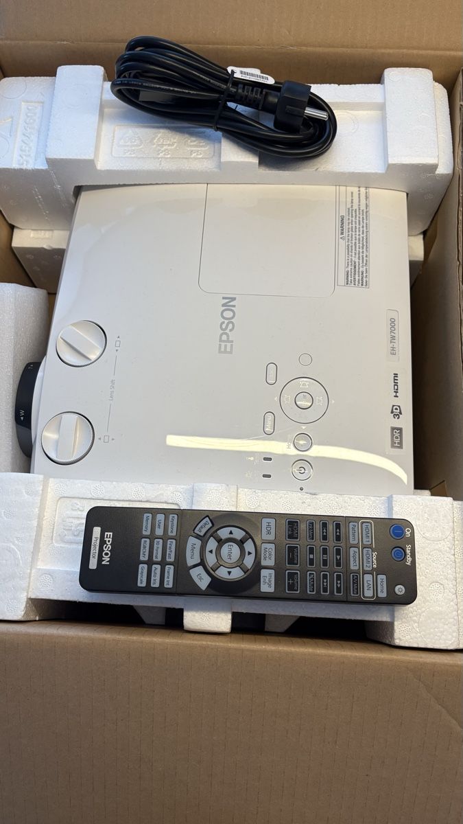 Epson Home Cinema: Epson EH-TW 7000 Heimkino – Usato da Wangen b. Olten venduto da Dasding 1
