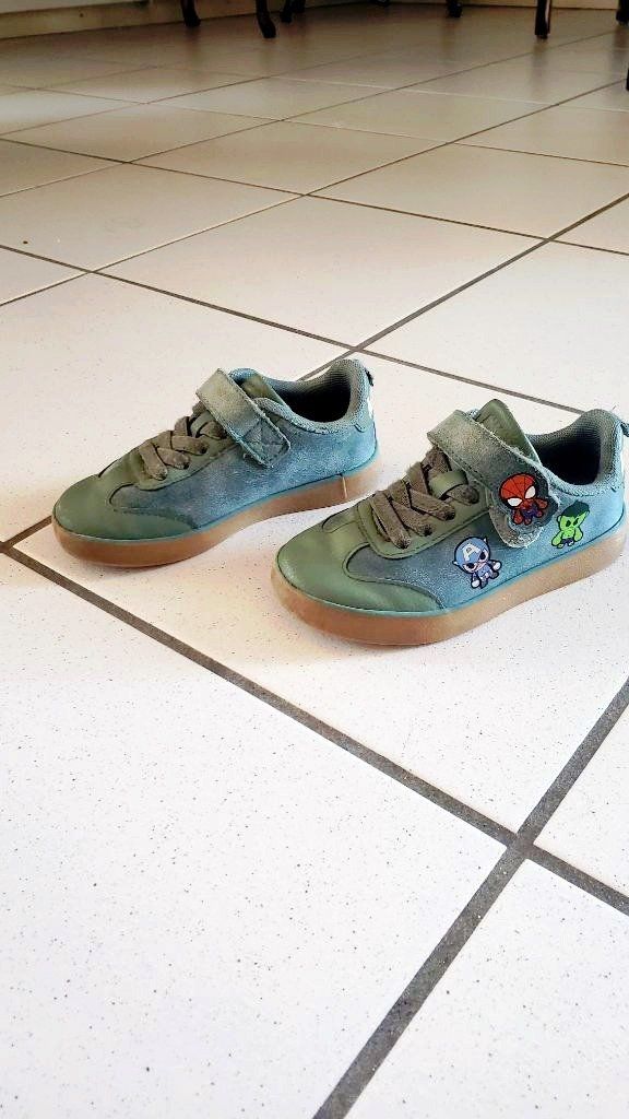 Schuhe für Jungen: Kinderschuhe Marvel Avengers Grösse 25 – Gebraucht aus Courtaman von Silb 1