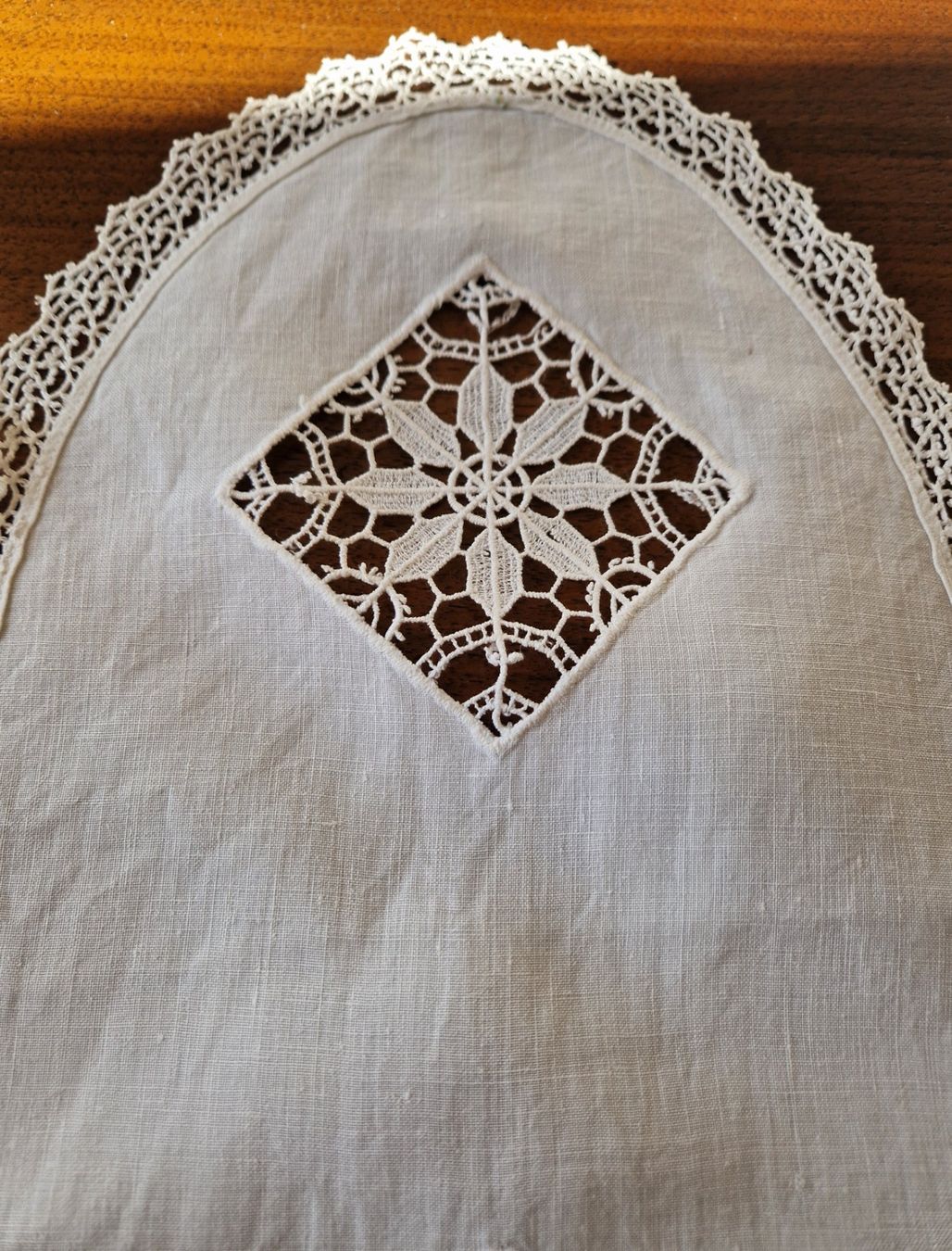 Altra biancheria da tavola: Feine Deckchen mit St. Gallen Spitze, 41x23cm – Nuovo (secondo la descrizione) da Bern venduto da Antikbatik 6