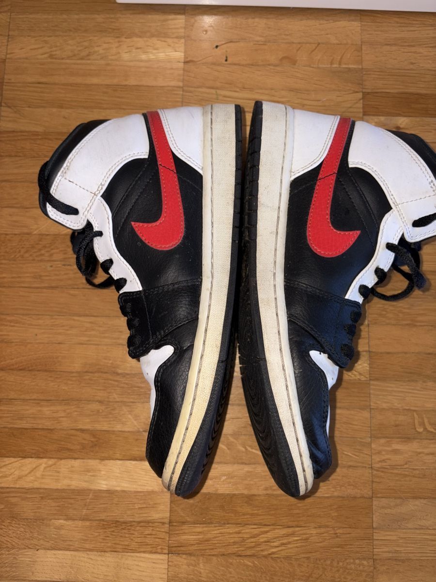 Jordan Chaussures hommes: Jordan 1 Mid – D'occasion à Zürich par Malika00 3