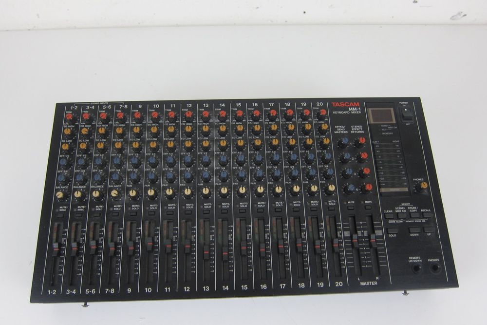 Tascam MM1, 20 Channel Keyboard Mixer, Vintage Rack Acheter sur Ricardo