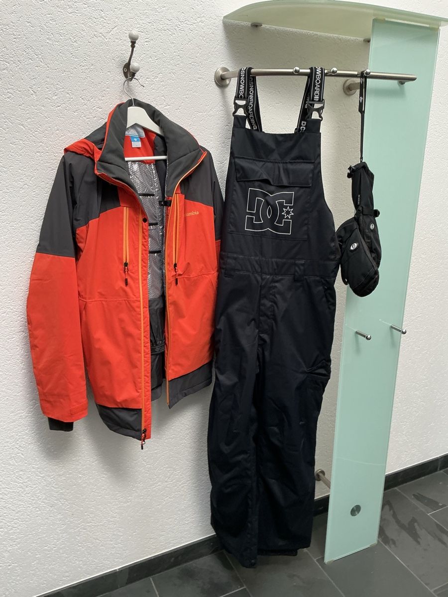 Anzüge: Ski/Snowboard Set DC Hose, POC Protektor, POC Helm – Gebraucht aus Freidorf TG von cla_l7tf 1