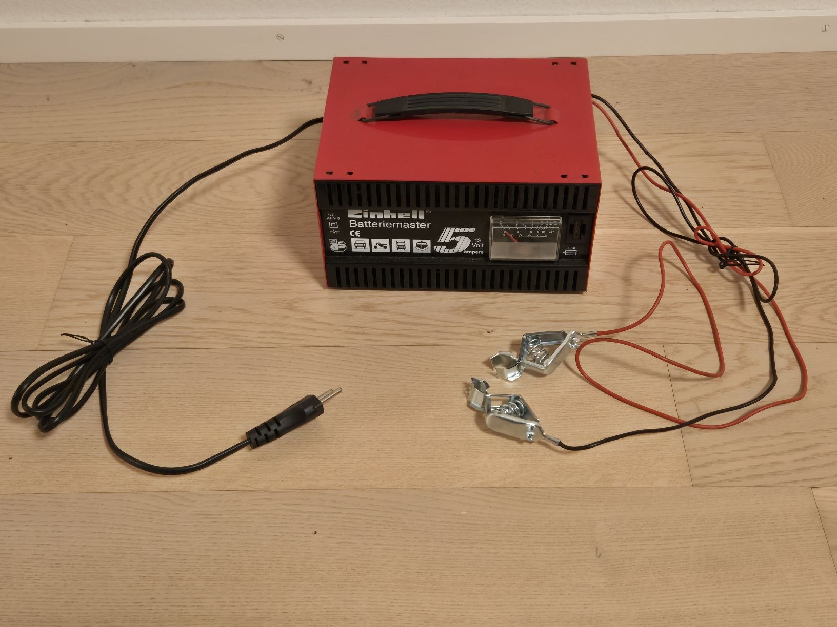 Einhell Caricabatterie: Einhell Batteriemaster AFN 5 - Top Zustand – Usato da Zürich venduto da Corrosion 1