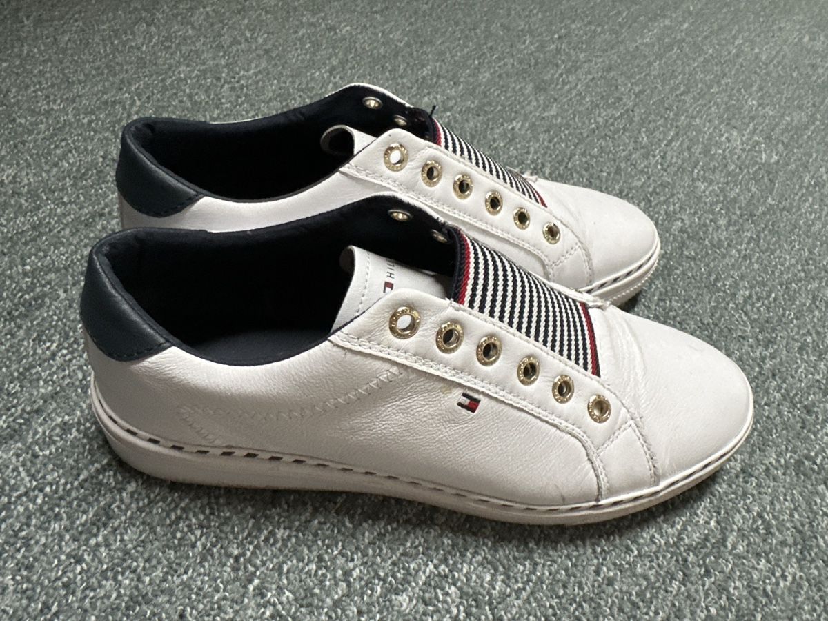 Tommy Hilfiger Scarpe da donna: Sneaker Tommy Hilfiger weiss Leder  – Usato da Baltschieder venduto da YmroBe 2