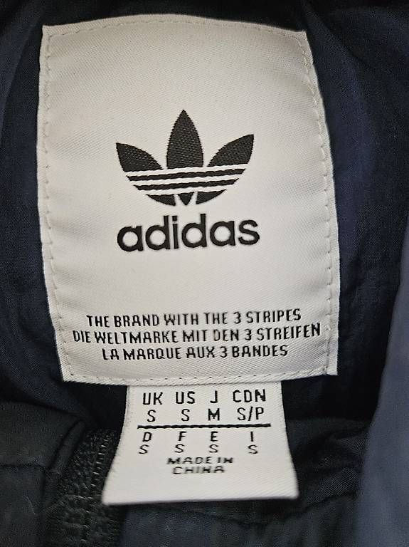 Jacken: Adidas Winterjacke Grösse S – Gebraucht aus Neuenegg von aro_6cfh 1