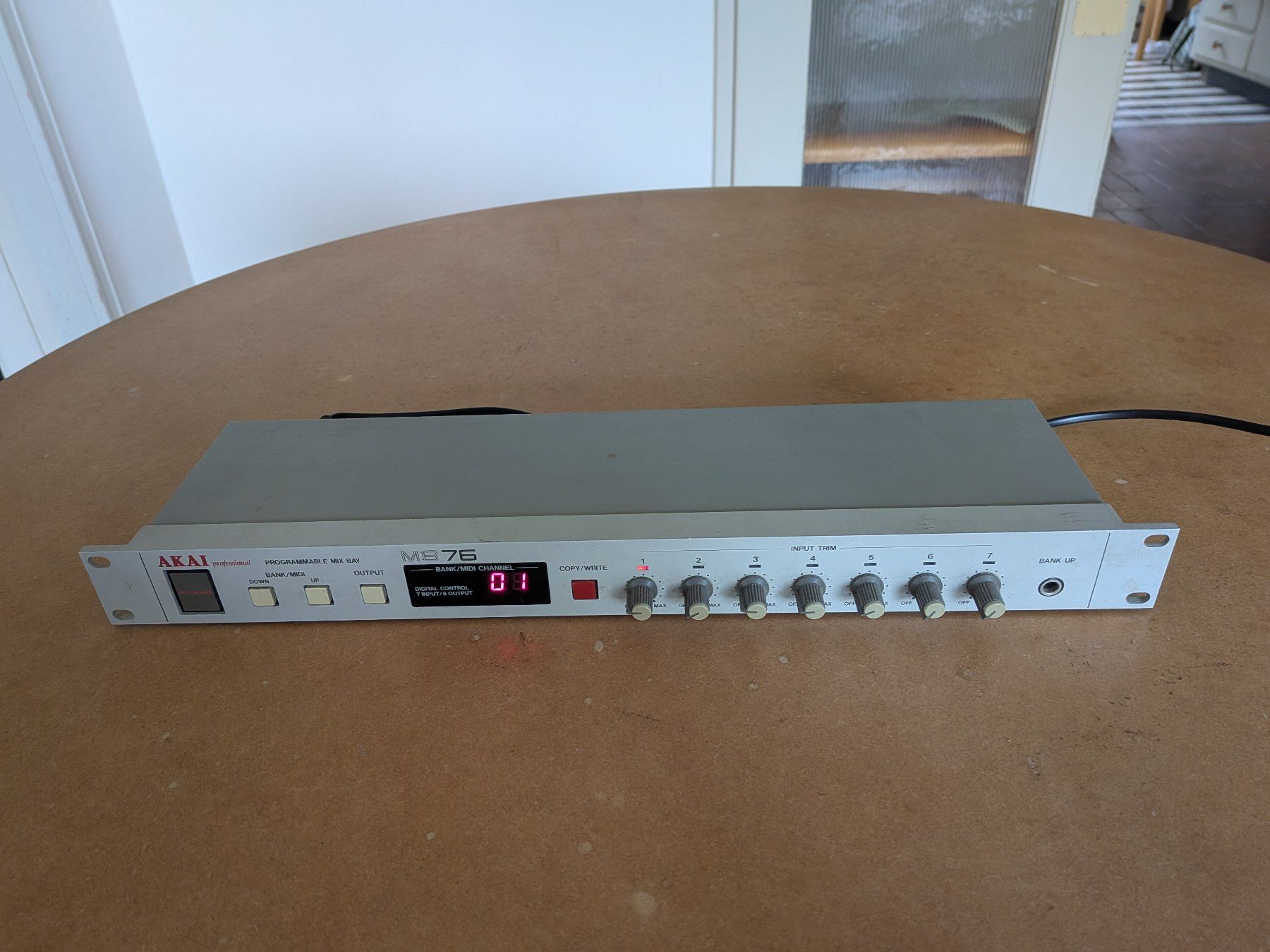 Console di mixaggio: Akai MB 76 - programmierbarer Midi Mixer – Usato da Zürich venduto da atuc