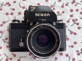 Fotoapparat Nikon F mit Nikkor f50 1:2