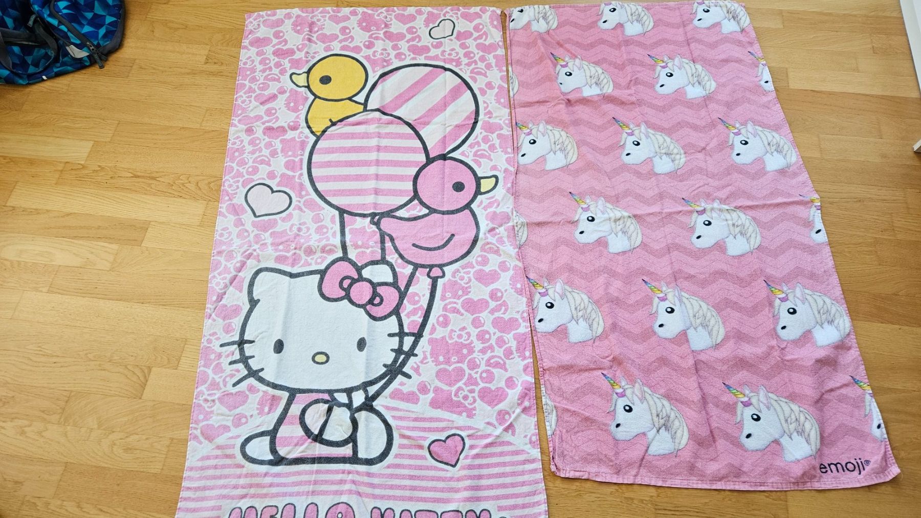 Hello Kitty Teli da bagno: Badetücher Hello Kitty und Emoji Einhorn – Usato da Bubikon venduto da diditoto
