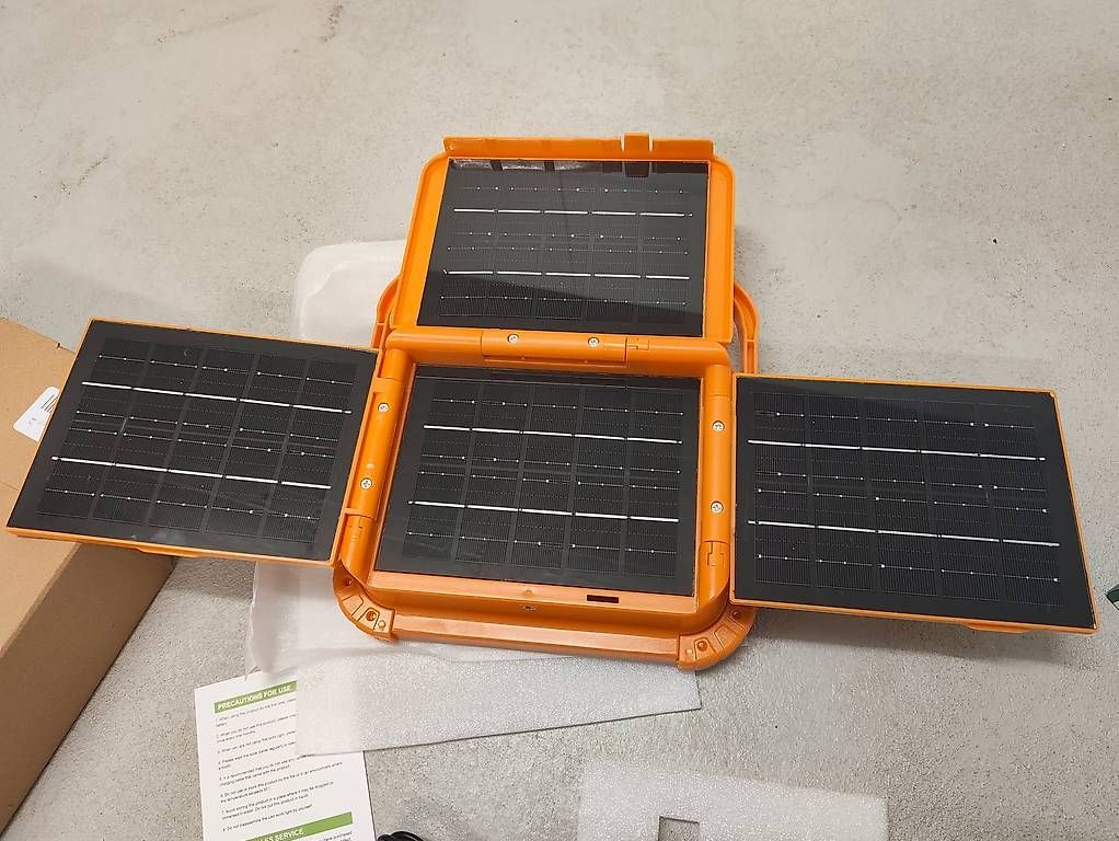 Lampade: LED Baustrahler mit Solarpanel – Nuovo e nell'imballaggio originale da St.Gallen venduto da becks0815 4