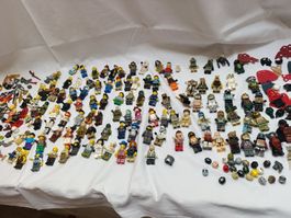 110 Lego Star wars Figuren und Teile und Waffen