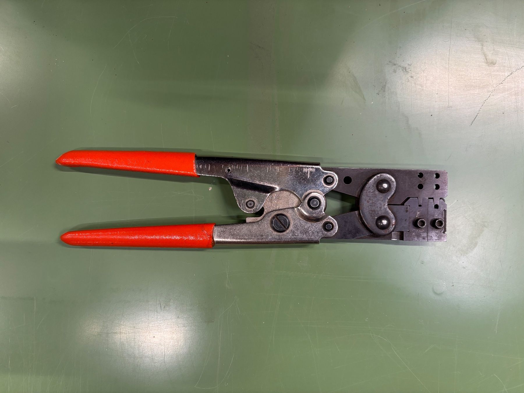 Alle Werkzeuge: Molex HTR L115 Crimpzange, Kabelschuhzange – Gebraucht aus Winterthur von ReUse_Baumarkt