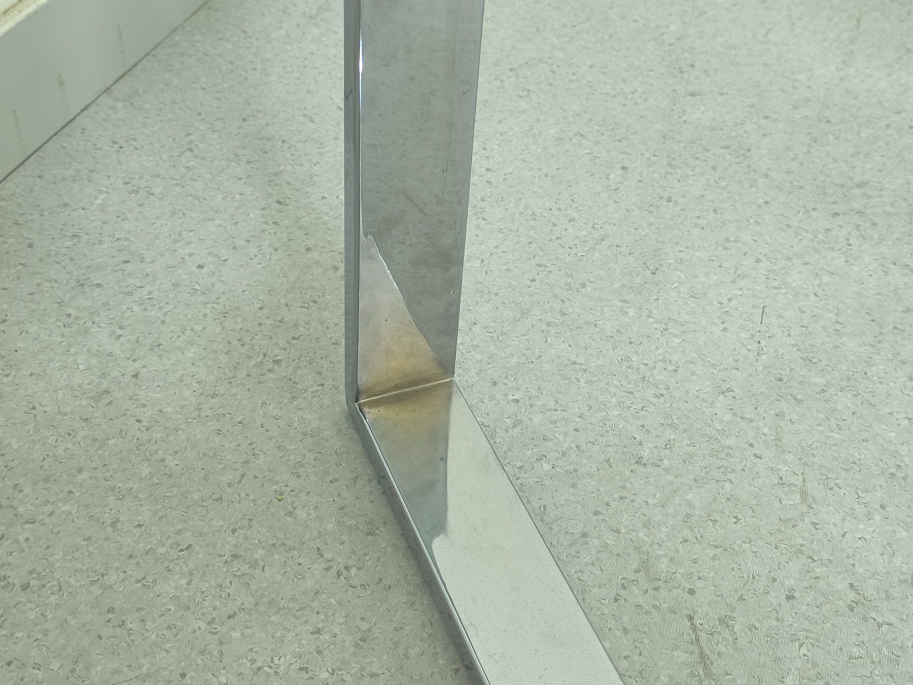 Tavoli: Moderner Glas-Couchtisch mit Chromgestell – Usato da Rüti ZH venduto da Restwert_Rueti_ZH 2