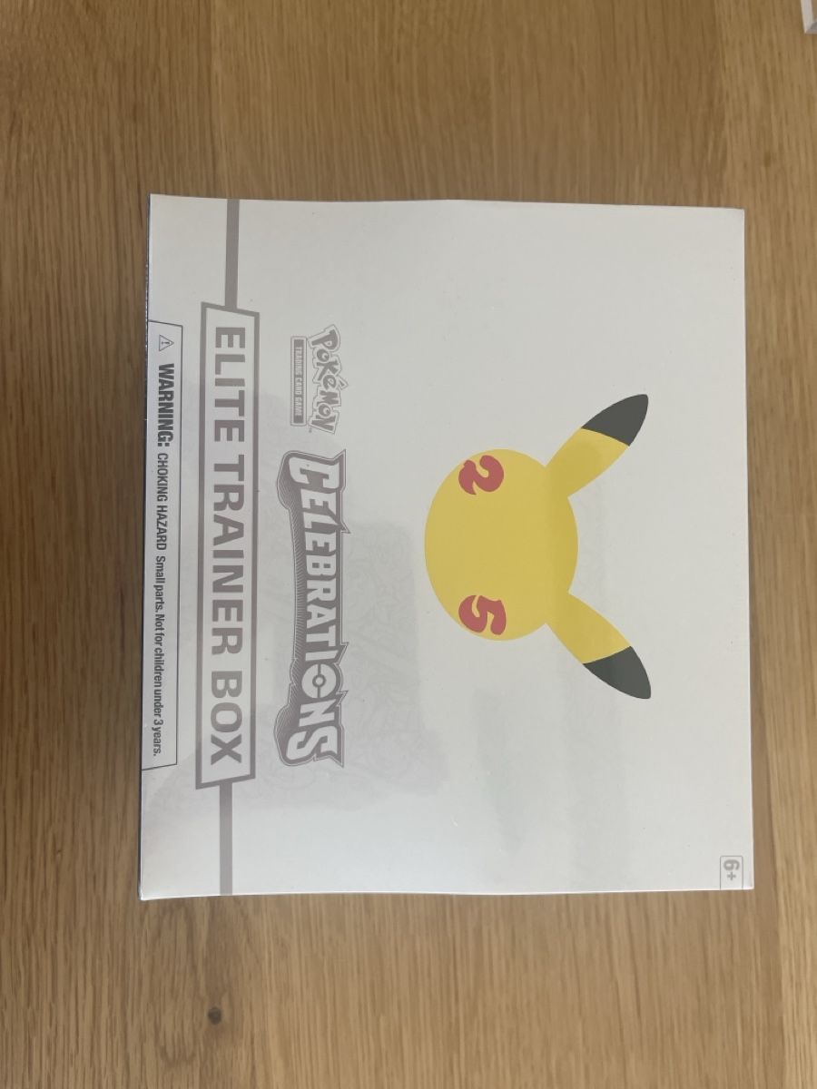 Giochi: Pokémon Celebrations Elite Trainer Box neu mit case ENG – Nuovo e nell'imballaggio originale da flawil venduto da pokegame1234 1