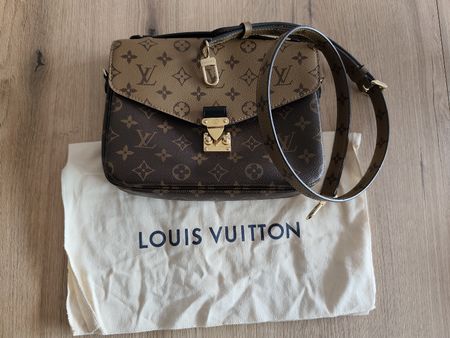 Louis Vuitton Pochette Métis Reverse