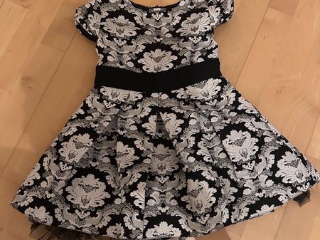 Mädchen Kleid Grösse 128 gemustert schwarz weiss