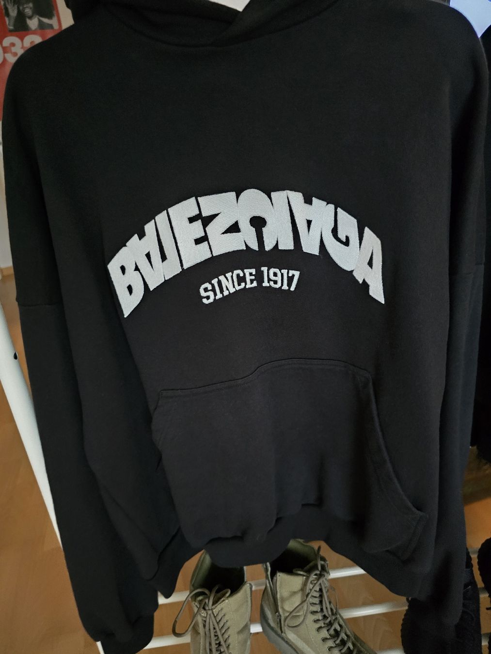 Balenciaga Pullover & Sweatshirts: Balenciaga Hoodie Gr.1 – Neu (gemäss Beschreibung) aus Thun von Dativ 1