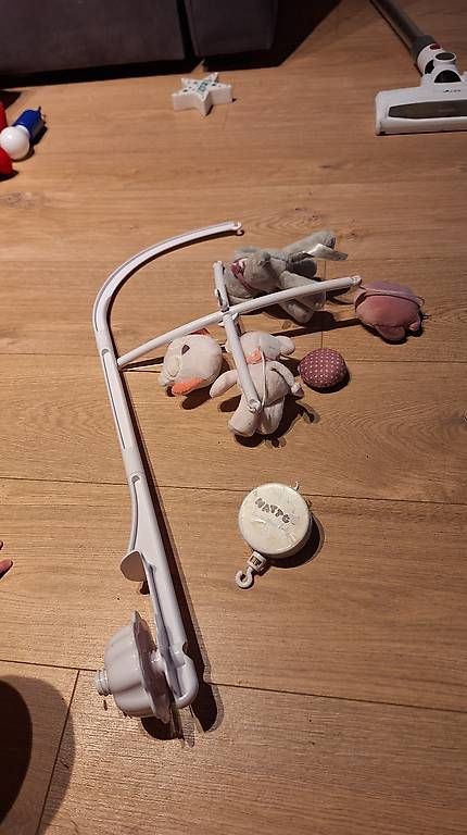 Tutte le decorazioni: Mobile mit defektem Aufhänger – Difettoso da Wattwil venduto da 98Irma 1