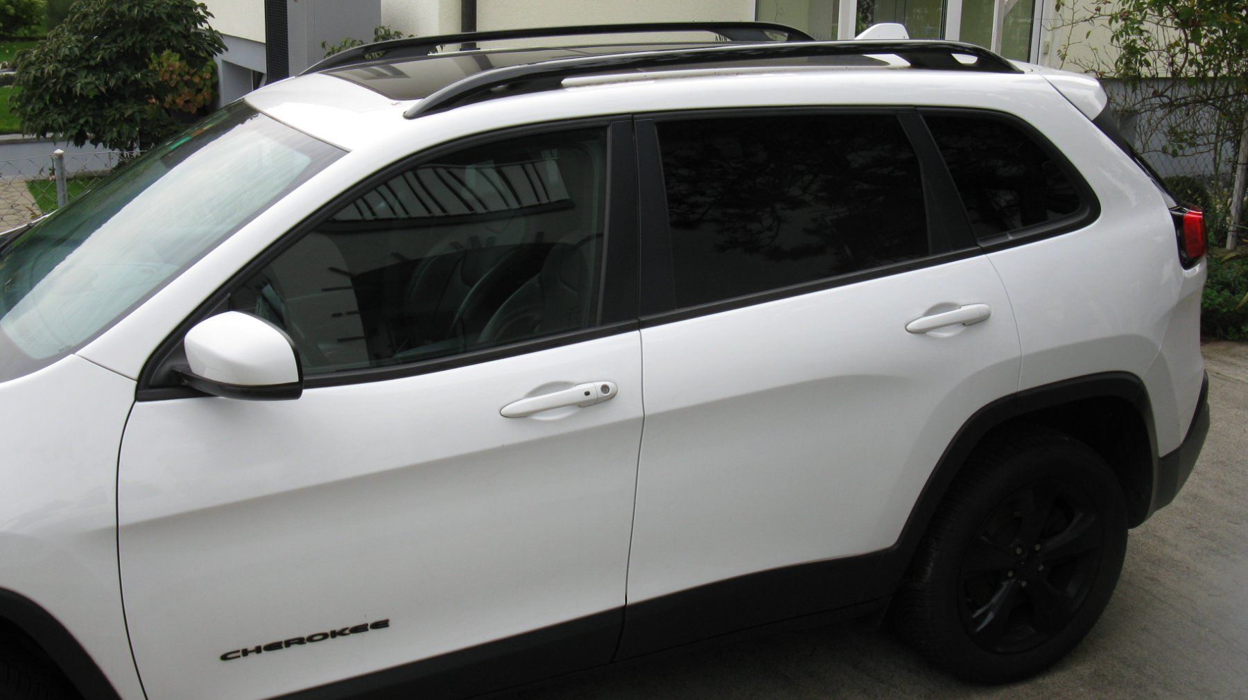 Jeep Automobili: JEEP Cherokee 3.2 Benzin Night Engle – Usato da Wangen b. Olten venduto da Broesmeli1 1