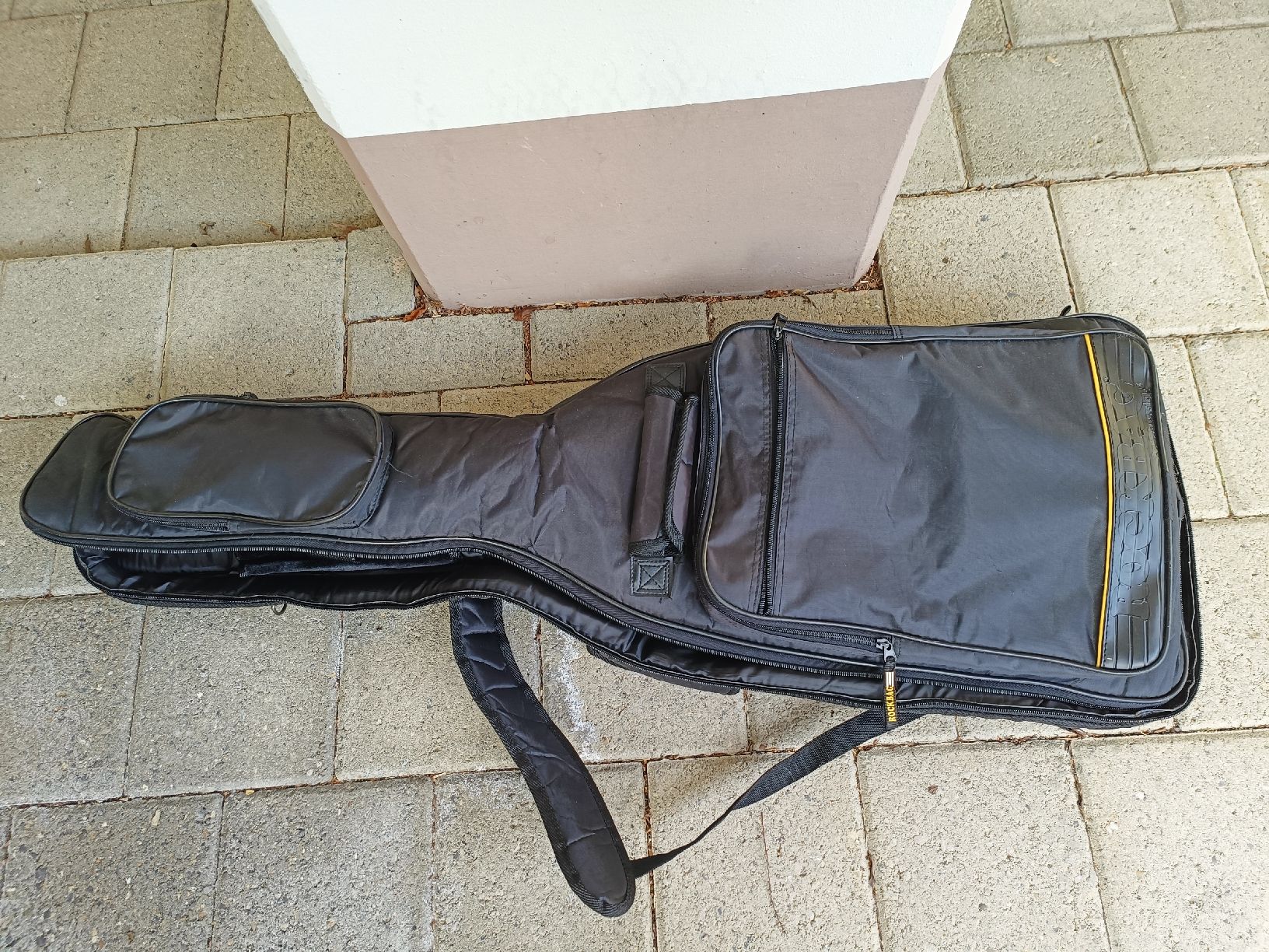 Squier Strumenti musicali: Squier Stratocaster E-Gitarre + Zubehör und Tasche – Usato da Bennau venduto da lbe_55rw 8