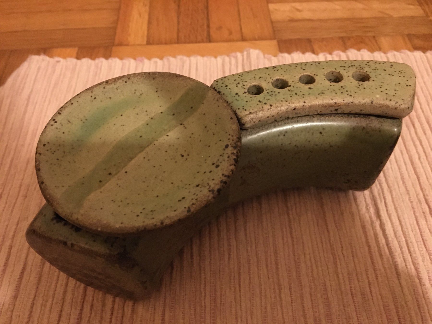 Tutte le decorazioni: Couronne en porcelaine verte – Usato da La Tour-de-Peilz venduto da Halltal 2