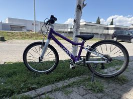 Kindervelo woom 4 lila 20 Zoll guter Zustand