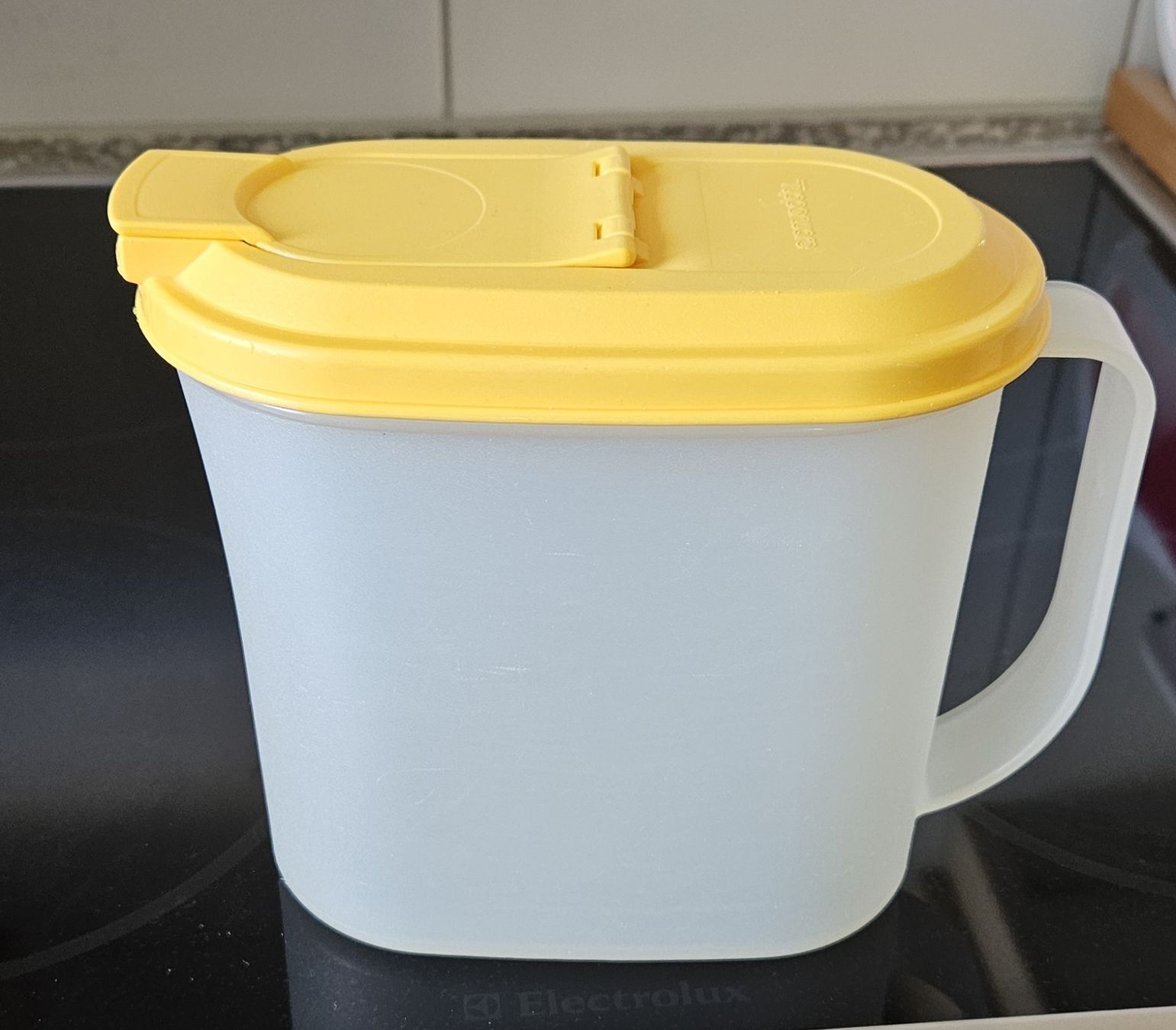 Tupperware Contenitori & Simili: Milchkrug 1l  – Usato da Hasle b. Burgdorf venduto da buddle32 1