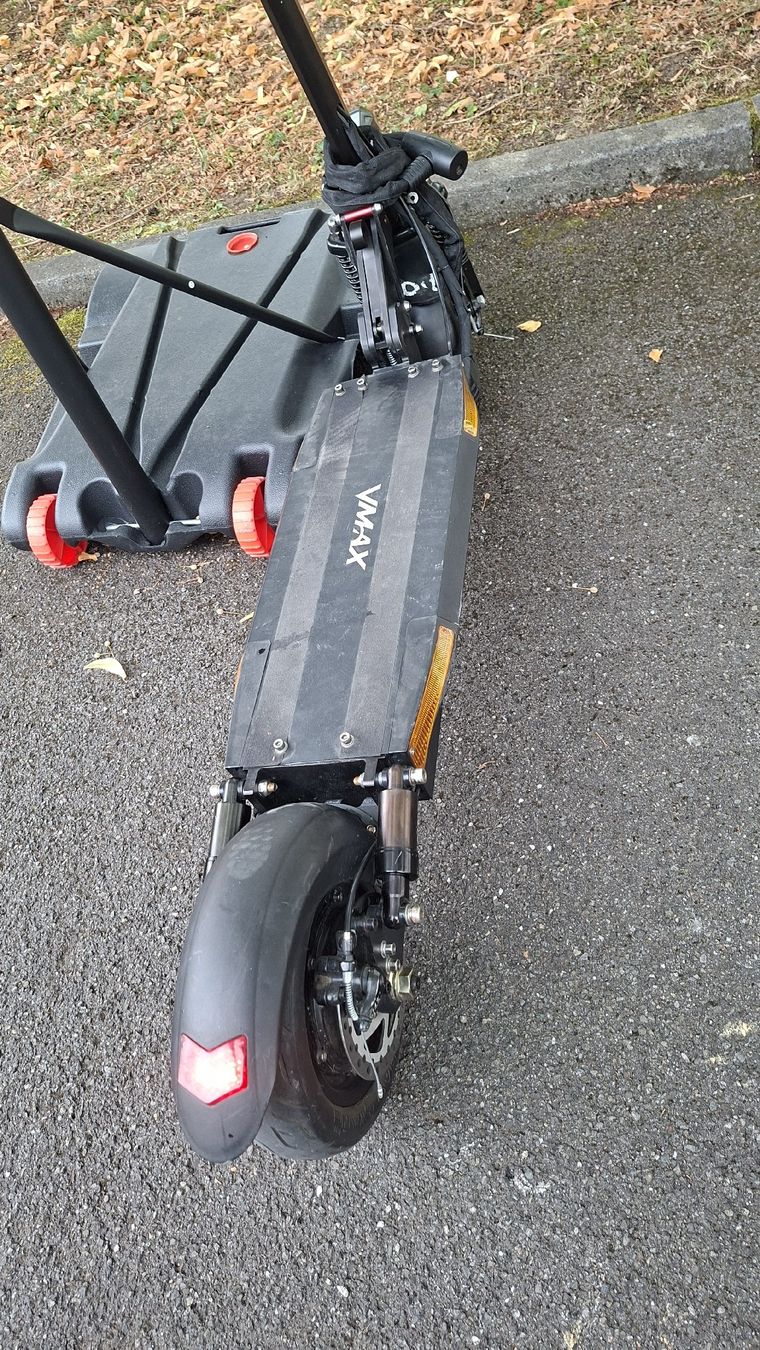 Scooters: Elektro-Scooter VMAX R25 Performance 2020 gebraucht – D'occasion à Rümlang par abd_6zst 1