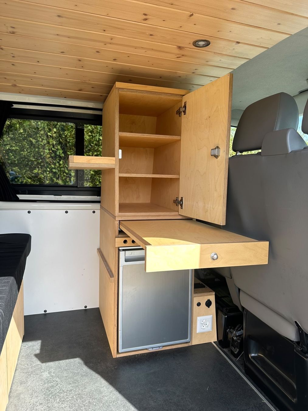 VW Veicoli da campeggio: VW T5 mit Profiausbau – Usato da Lostorf venduto da Puchmaxi1 6