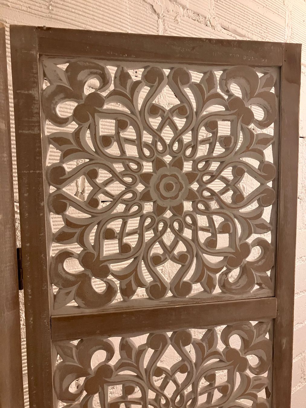 Paraventi: Paravent sculpté 3 panneaux blanc beige clair – Usato da Niederwangen BE venduto da audreychkaya 3