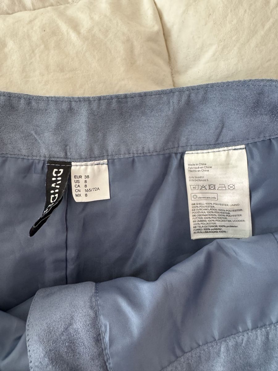 H&M Gonne: Jupe suédine bleue taille haute fermeture éclair devant H&M – Usato da Genève venduto da lejardindesvetements 2