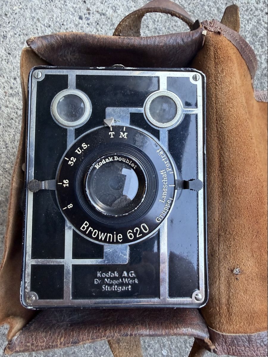 Kodak Kamera: Kodak Brownie 620 Kamera mit Ledertasche  – Defekt aus Lyss von nekoreh 2