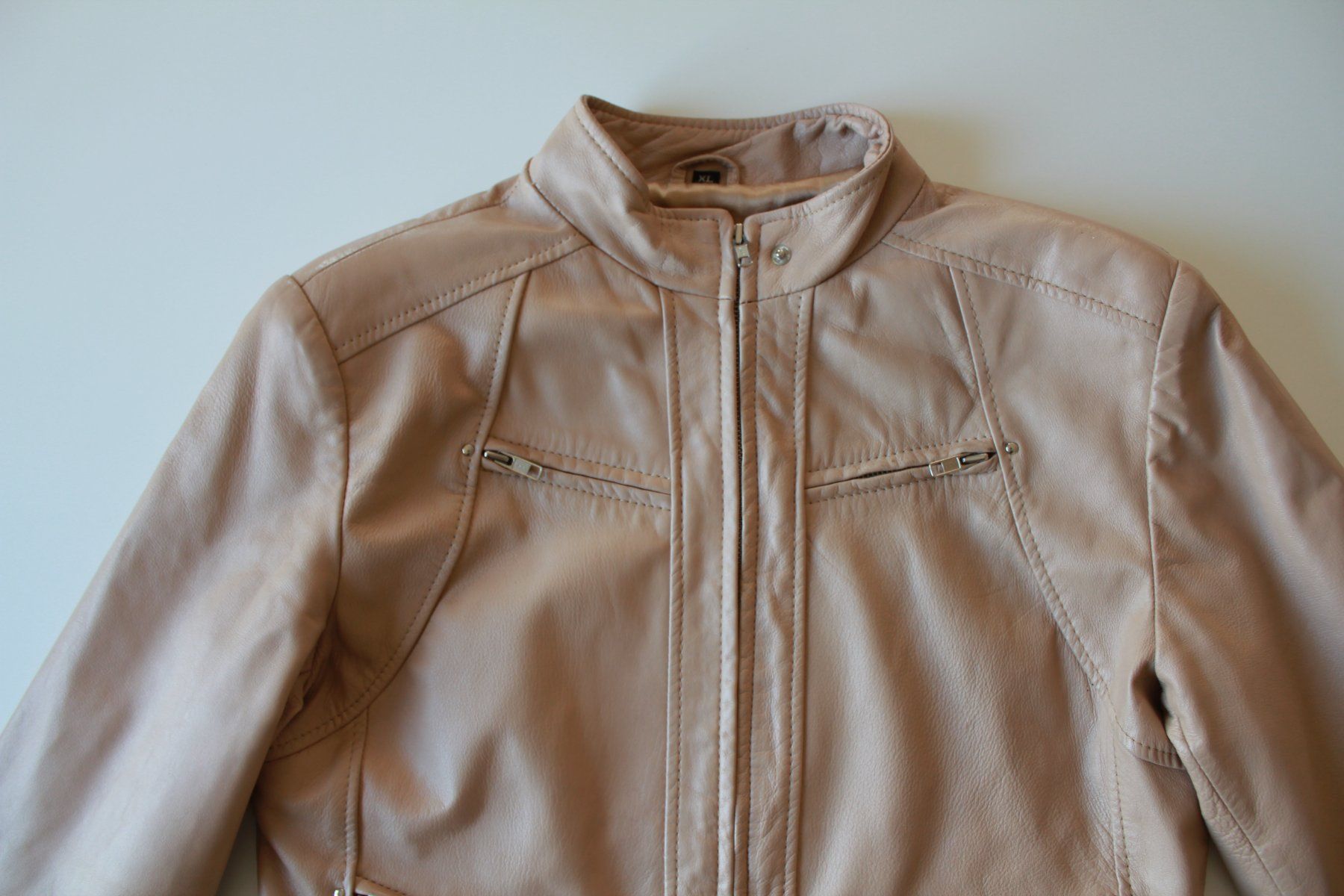 Giacche: Veste en cuir véritable KARA beige  NP. 280 CHF – Usato da Peseux venduto da Gilloss 1