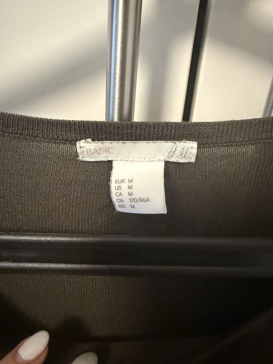 H&M Tops: H&M Basic Shirt, Grösse M, ideales Herbst-Basic Teil! – D'occasion à Zürich par gryffindor_aurorin 1