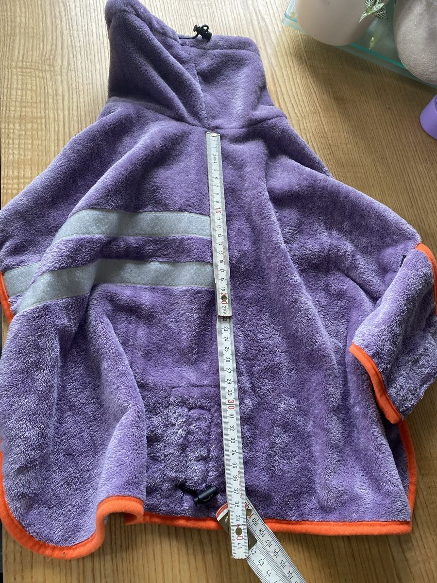 Abbigliamento: Faserpelz- Hundemantel Grösse 35-40cm – Usato da Oberrindal venduto da Saxana33