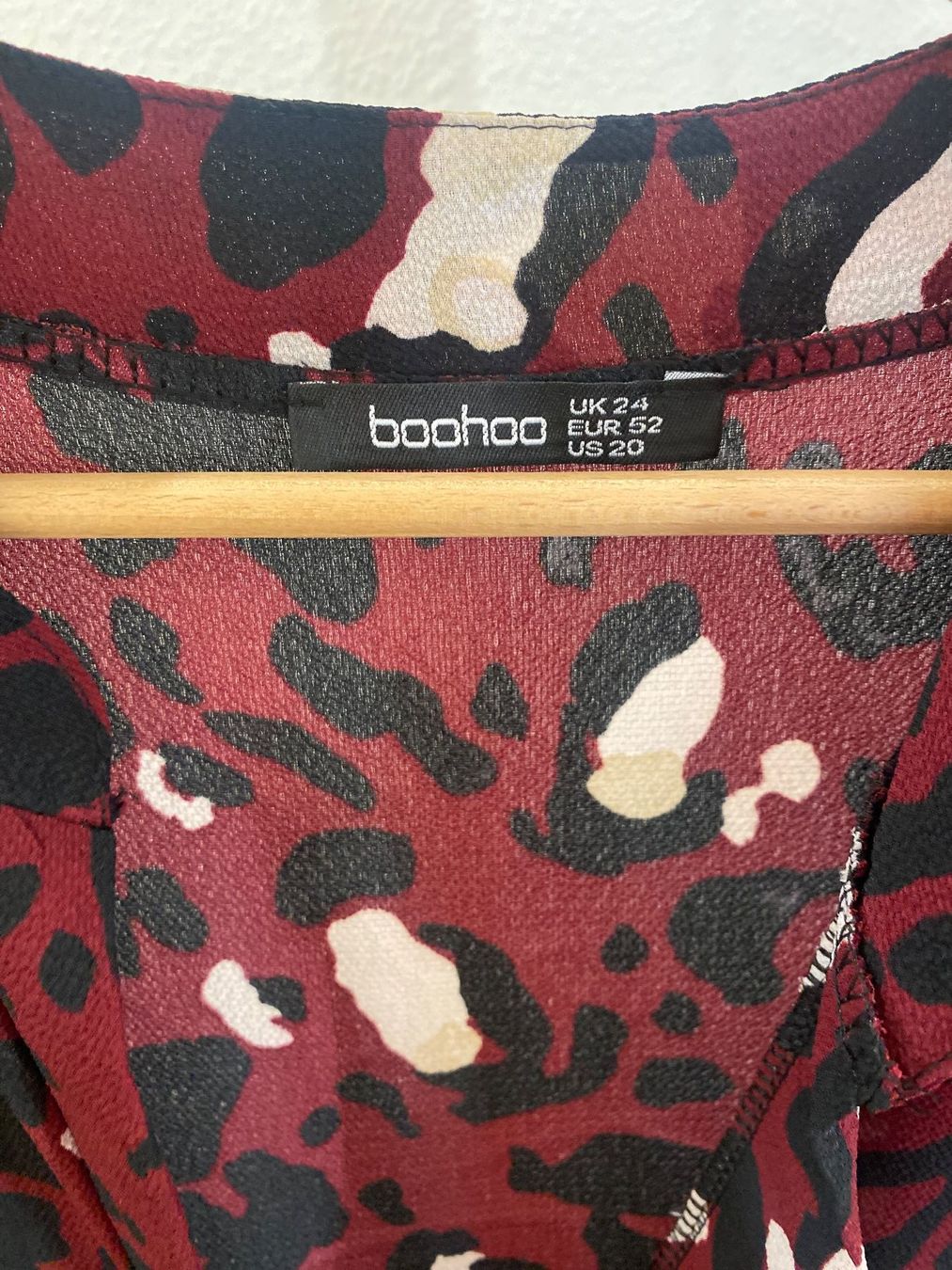 Boohoo Robes: Boohoo Kleid mit Muster bordeaux Gr. 52 – D'occasion à Pratteln par a23_j2gs 9