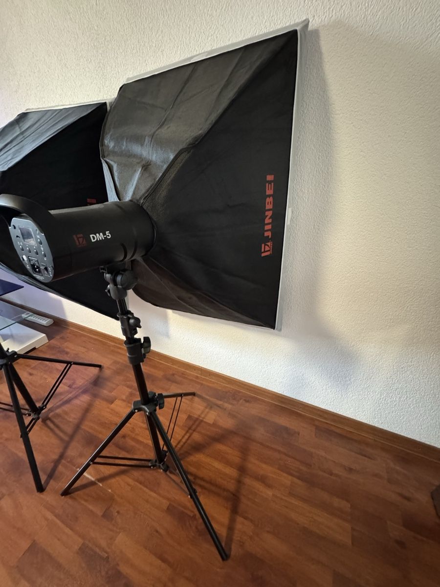 Jinbei Flashs: Studioblitz Set Jinbei DM-5 mit Softbox & Stativ – D'occasion à Emmenbrücke par itsnue
