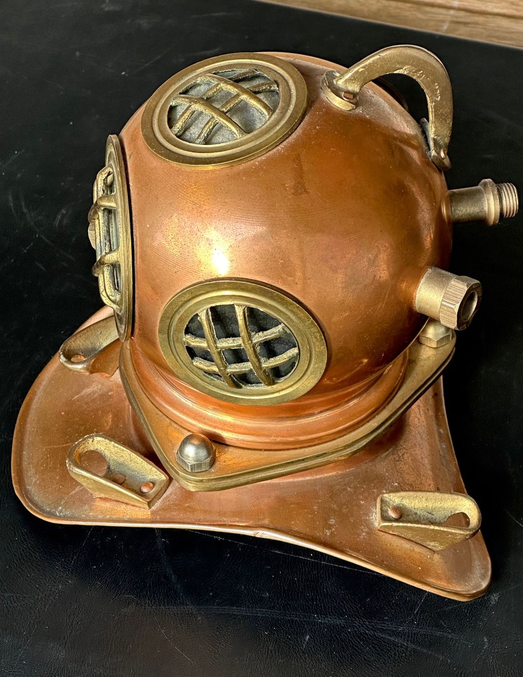 Antike Kleidung & Accessoires: alter Taucherhelm Messing Kupfer Modell Hammerobjekt – Gebraucht aus Seltisberg von  4