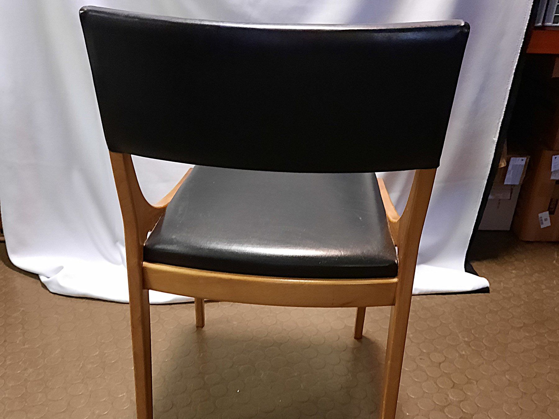 Set de table et chaises: Holztisch mit 6 Stühlen – D'occasion à Beinwil am See par Restwert_Beinwil 8