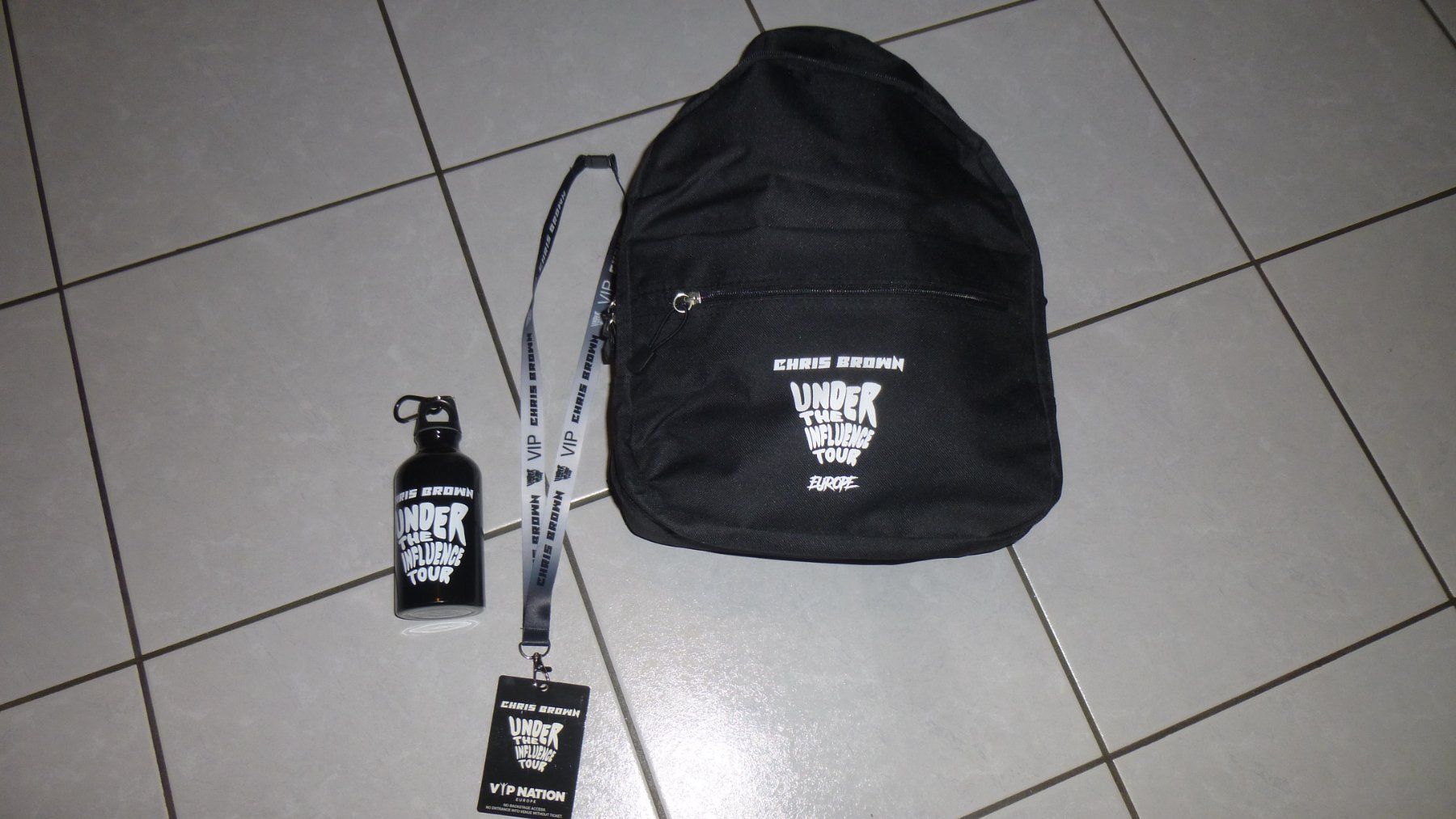 Zaini: Chris Brown Under The Influence Tour Rucksack VIP Set – Nuovo (secondo la descrizione) da Triengen venduto da misterpicknicker