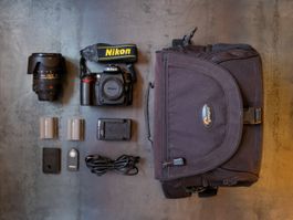 Nikon D90 mit 18-200mm und Zubehör