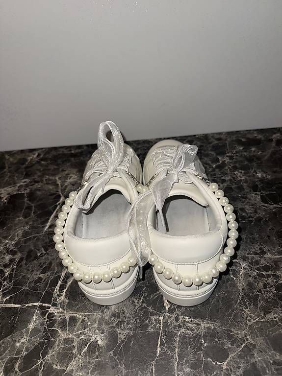 Scarpe da donna: Weisse Sneakers / Brautturnschuhe Gr.39 – Usato da Zürich venduto da Marti97 4