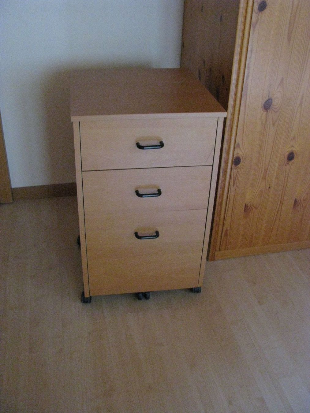 Ikea Banconi: Büro Roll-Container -Caisson à roulettes - IKEA - 80-90Jg – Usato da Zweisimmen venduto da Domii